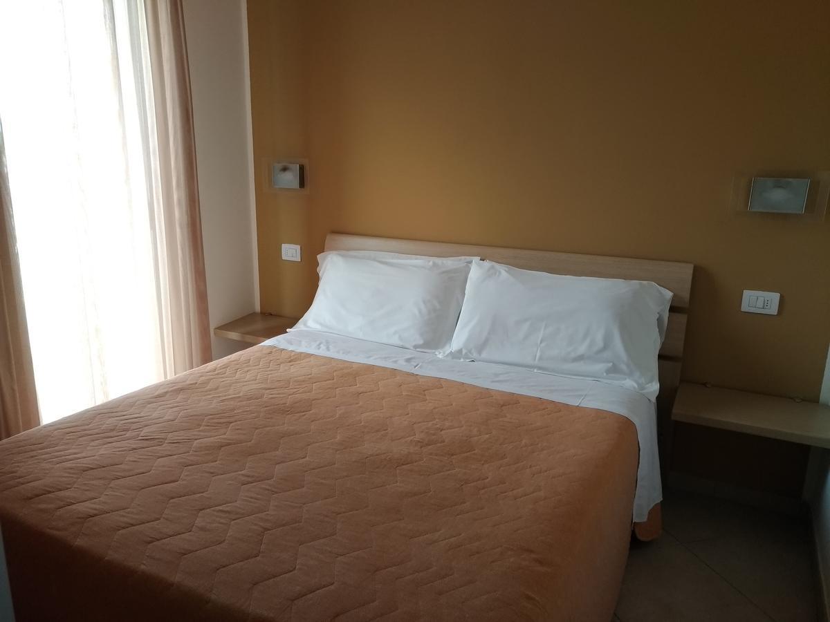 Residence Ilario Suite Hotel リッチョーネ エクステリア 写真