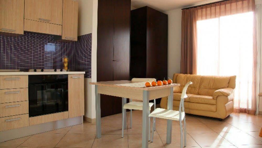 Residence Ilario Suite Hotel リッチョーネ エクステリア 写真