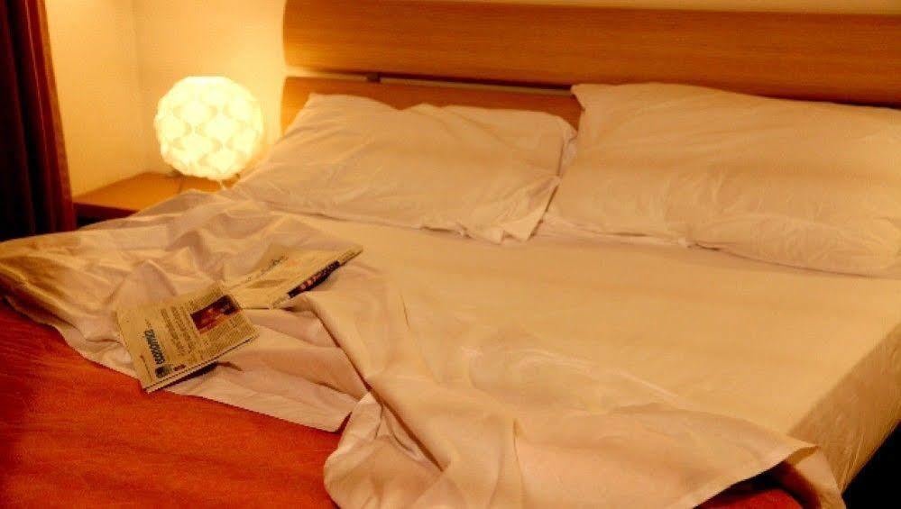 Residence Ilario Suite Hotel リッチョーネ エクステリア 写真