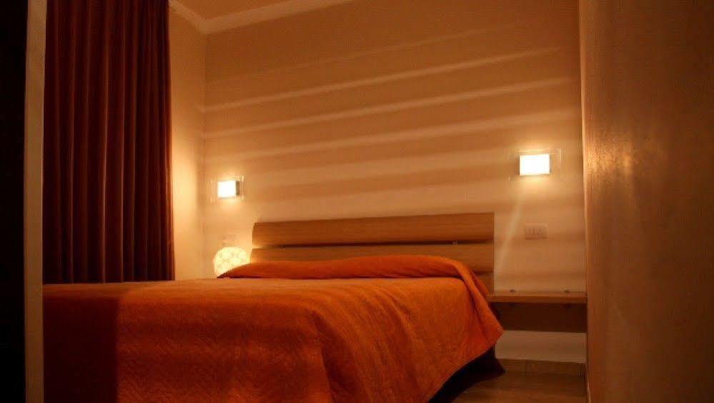 Residence Ilario Suite Hotel リッチョーネ エクステリア 写真
